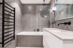 Warmly Relaxed Apart, 5beds, 5mins walk to tube station, 10mins to Westend, Ctral London